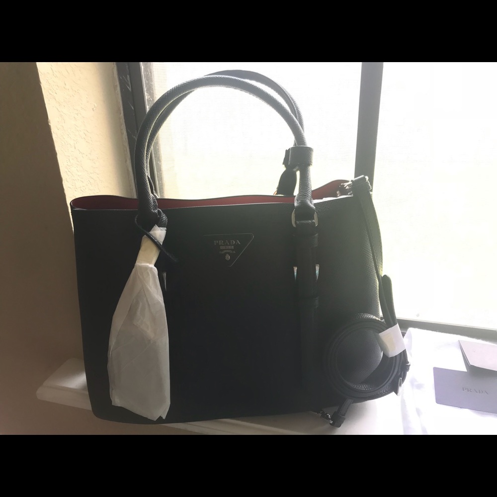 PRADA original purse New with certificade